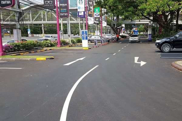ทำถนนโครงการห้างสรรพสินค้า